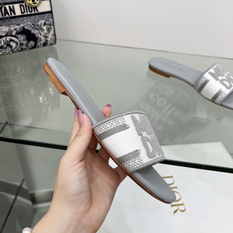 ch**an D*or slippers